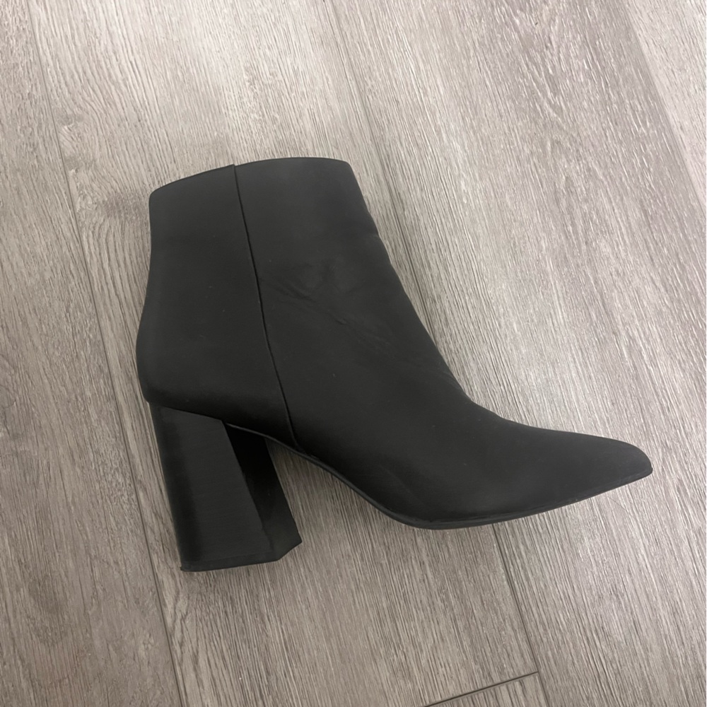 Steve Madden | Black Leather Heeled Boots | 8